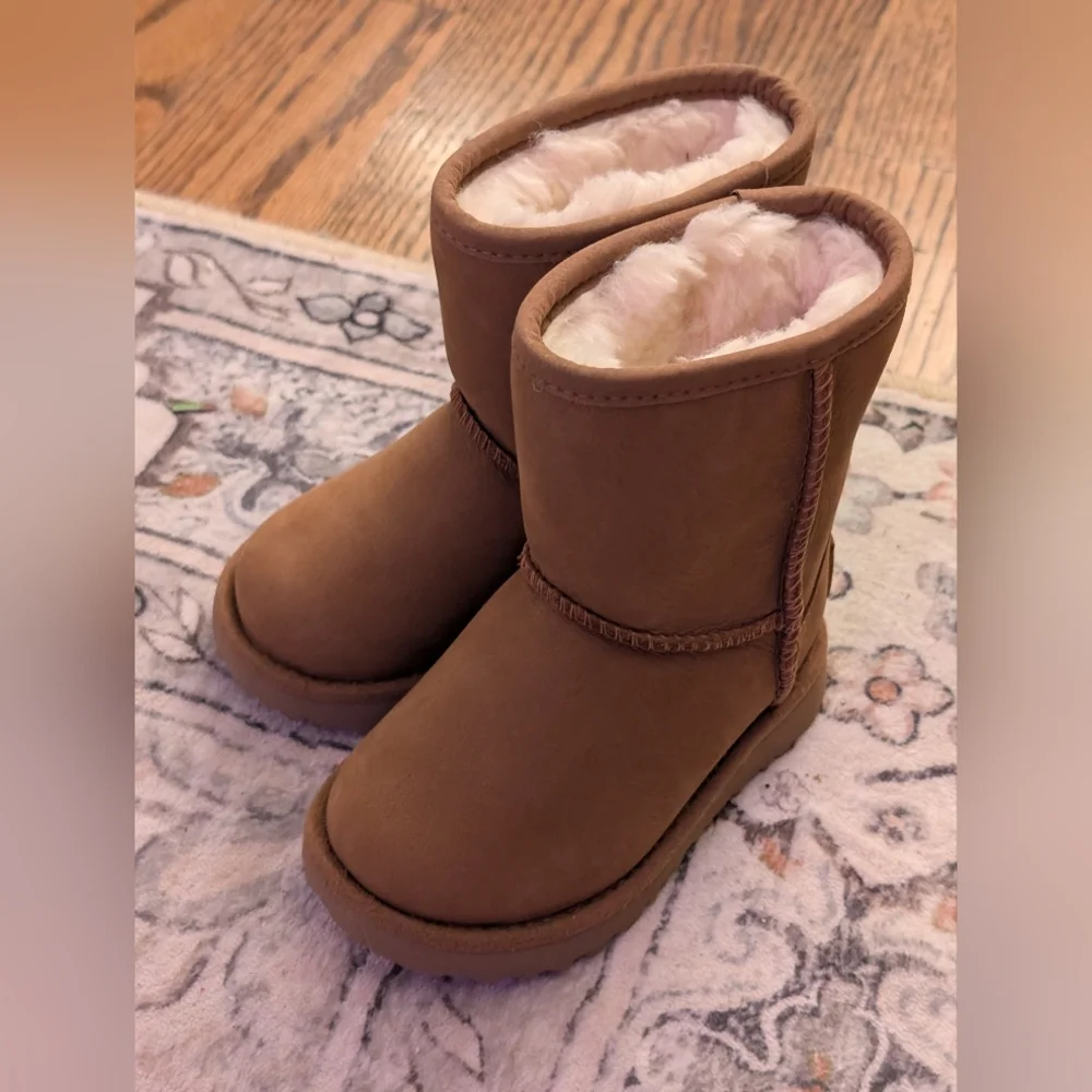 UGG Toddler Classic Short II Waterproof